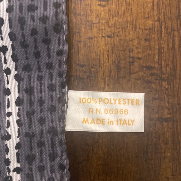 scarf vintage blue gray design nwot 100% polyester - Picture 3 of 5